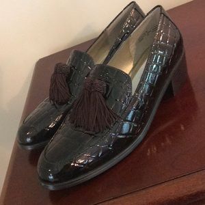 Brown patent leather croc with tassels, never worn